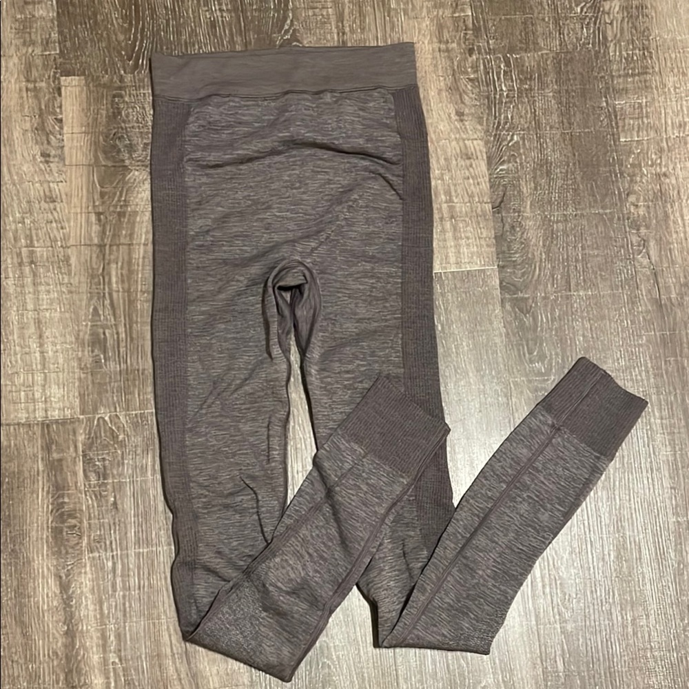 Lululemon High Rise Leggings. Size 0. Grey/purple color.